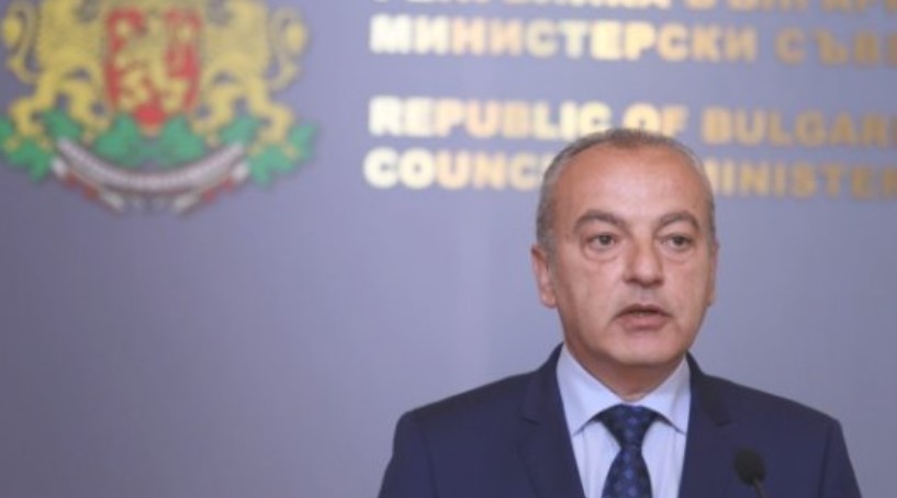 Министър председателят Гълъб Донев се самоизолира тъй като е бил контактен